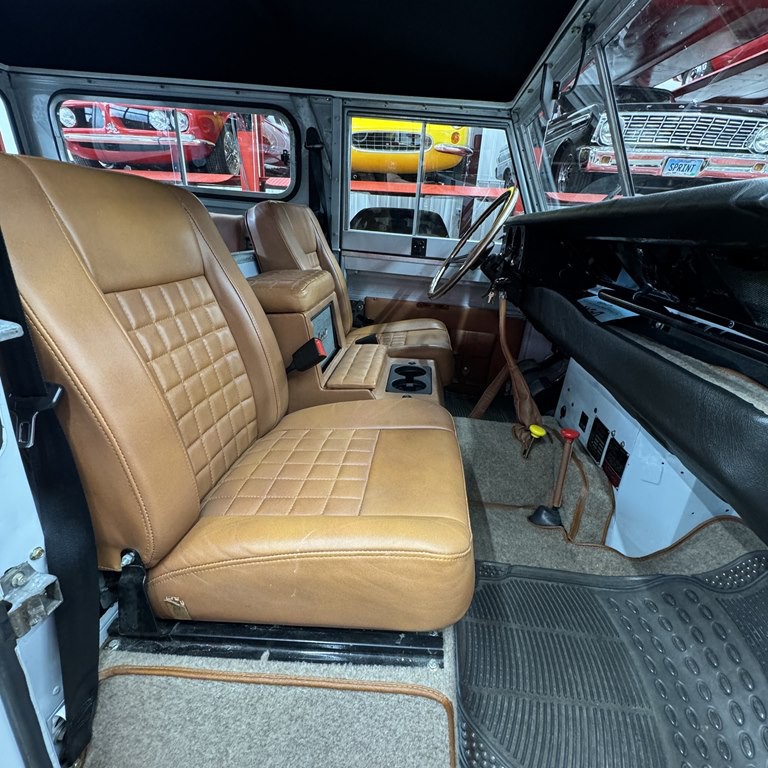1976 Land Rover Defender Image 6