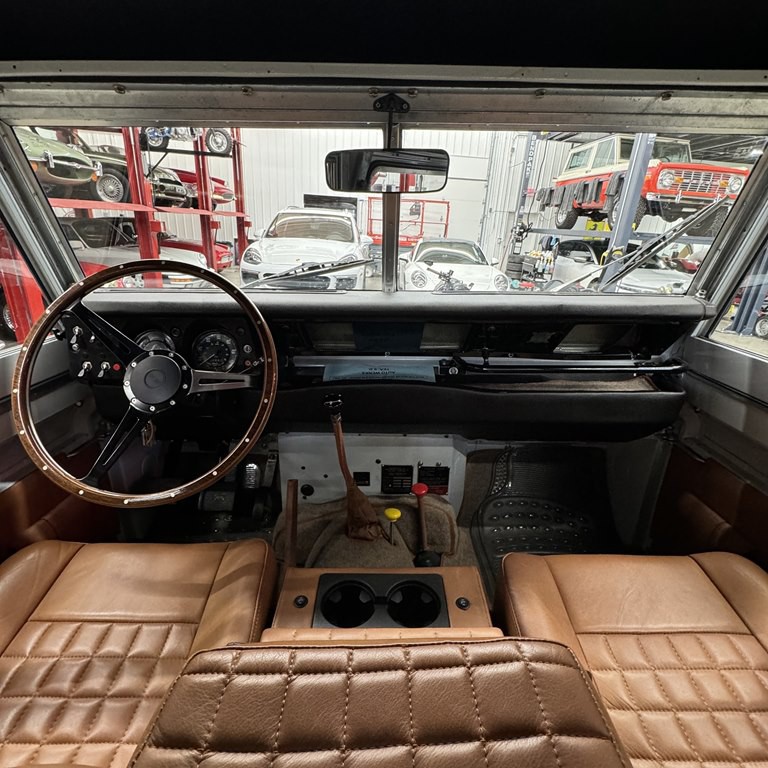 1976 Land Rover Defender Image 10