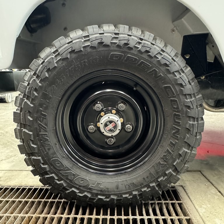 1976 Land Rover Defender Image 16