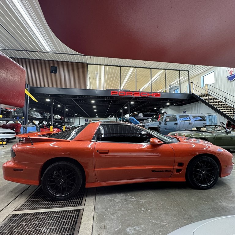 2001 Pontiac Firebird Image 2