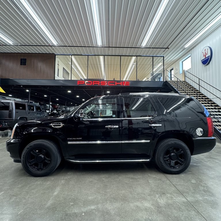 2011 Cadillac Escalade Image 1