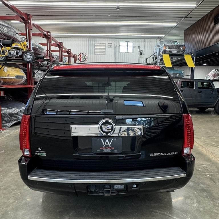2011 Cadillac Escalade Image 4