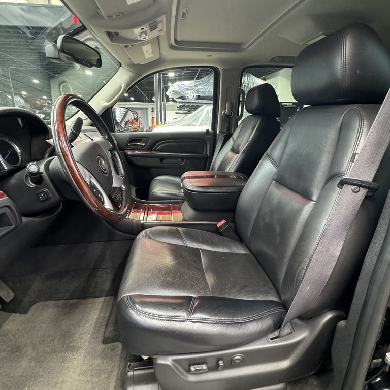 2011 Cadillac Escalade Image 5
