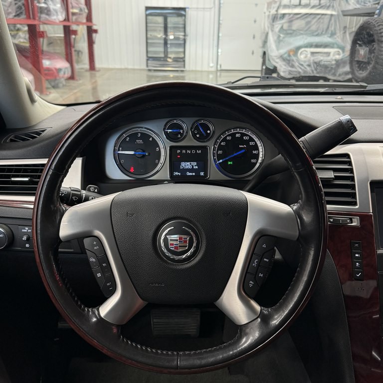 2011 Cadillac Escalade Image 10