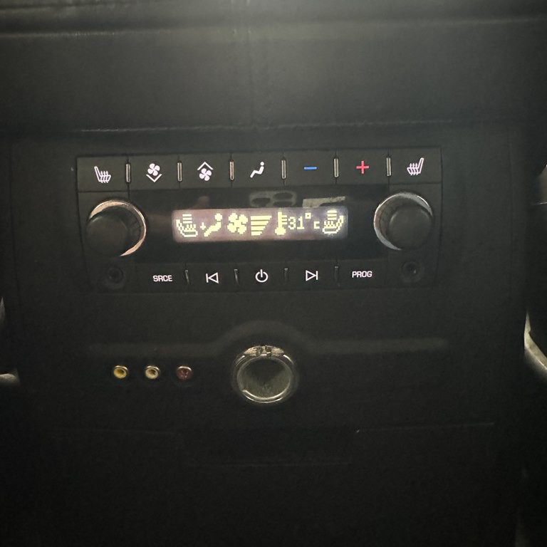 2011 Cadillac Escalade Image 14