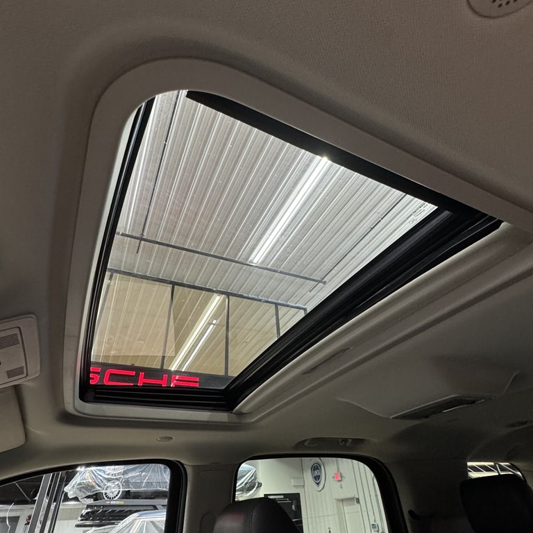 2011 Cadillac Escalade Image 15