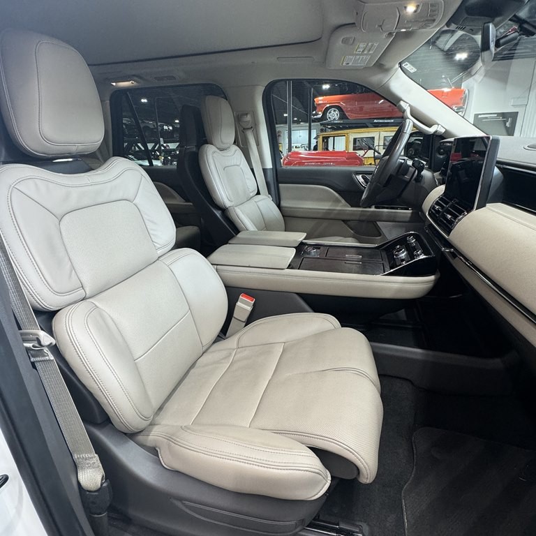 2022 Lincoln Navigator Image 6