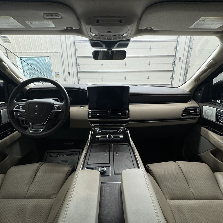 2022 Lincoln Navigator Image 12