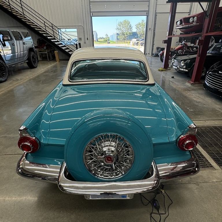 1956 Ford Thunderbird Image 4