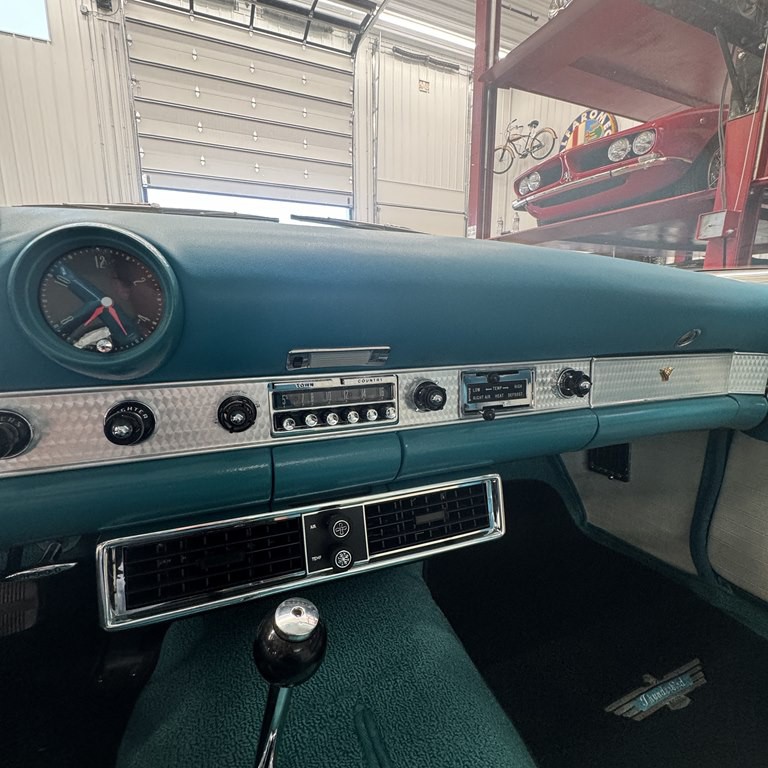 1956 Ford Thunderbird Image 9