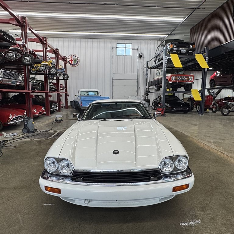 1995 Jaguar XJ Image 3