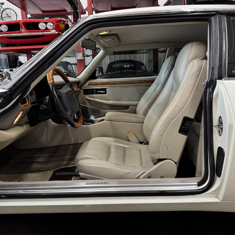 1995 Jaguar XJ Image 5