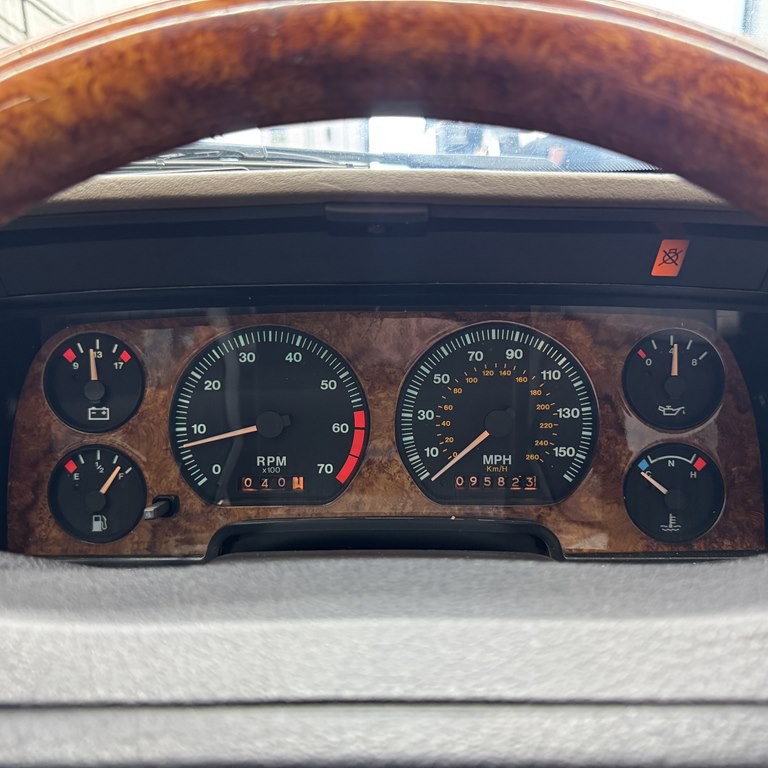 1995 Jaguar XJ Image 9