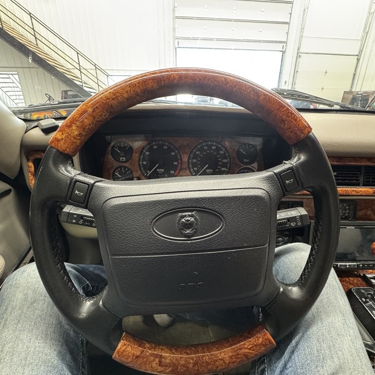 1995 Jaguar XJ Image 10