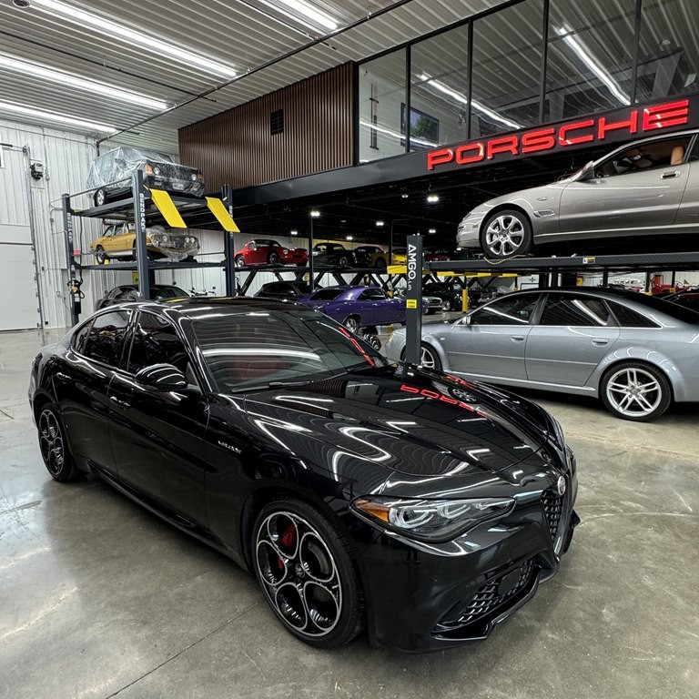 2024 Alfa Romeo Giulia Image 1