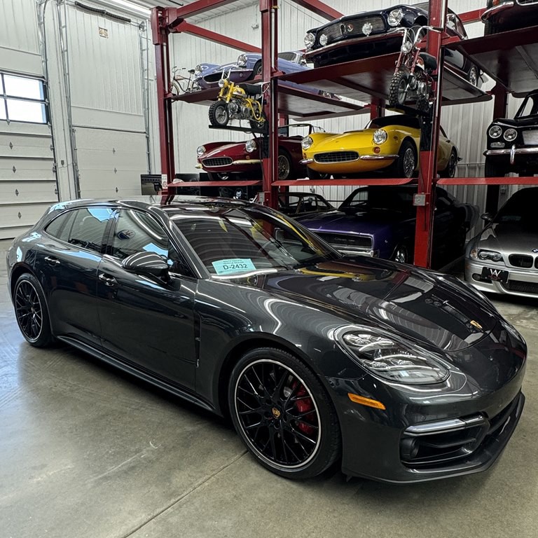 2022 Porsche Panamera Image 2