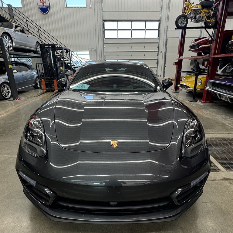 2022 Porsche Panamera Image 3