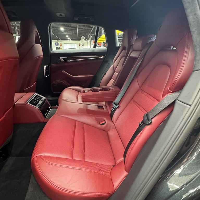 2022 Porsche Panamera Image 7