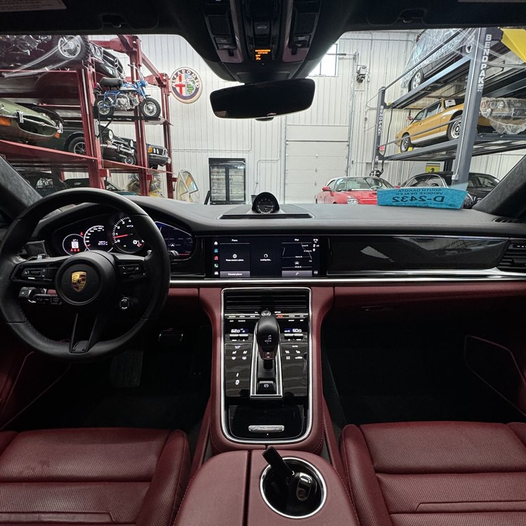 2022 Porsche Panamera Image 10
