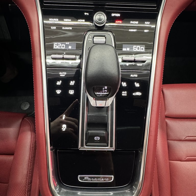 2022 Porsche Panamera Image 13