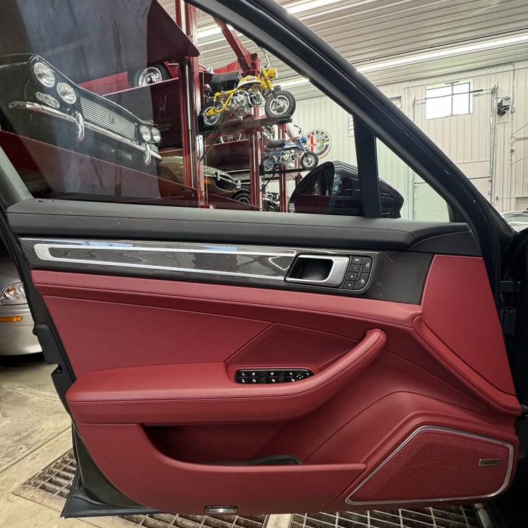 2022 Porsche Panamera Image 16