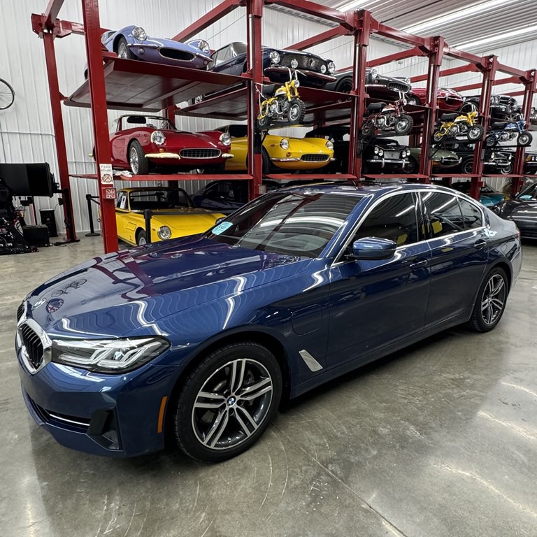 2021 BMW 5 Series Image 2