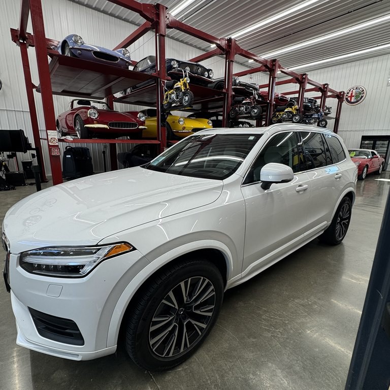 2022 Volvo XC90 Image 2