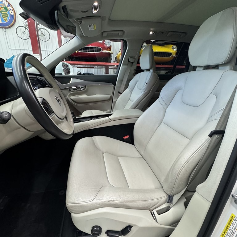 2022 Volvo XC90 Image 5