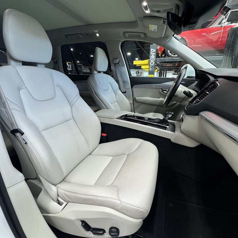 2022 Volvo XC90 Image 6