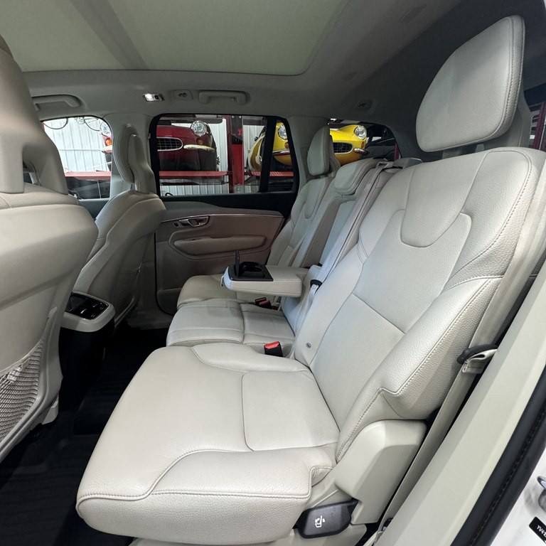 2022 Volvo XC90 Image 7