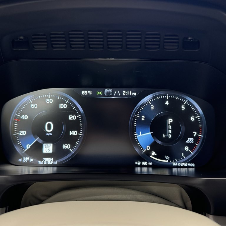 2022 Volvo XC90 Image 9