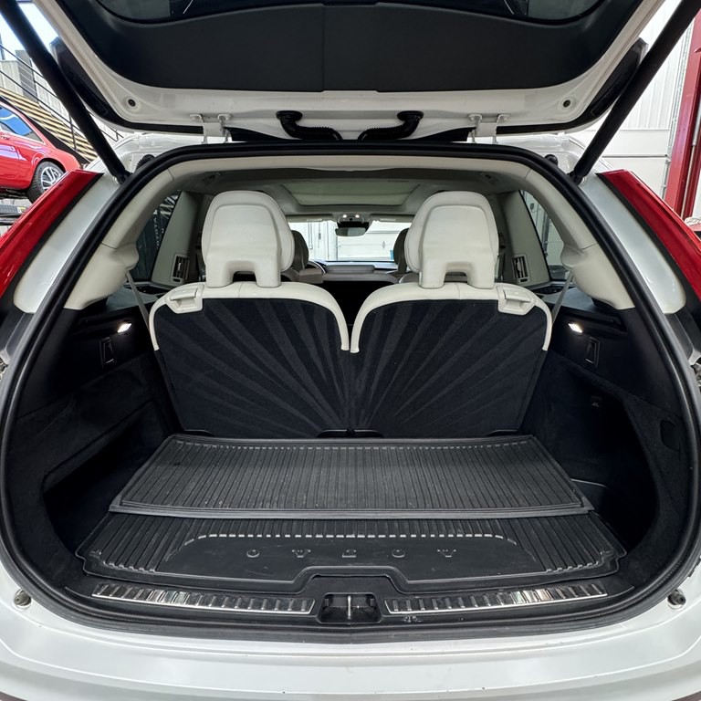 2022 Volvo XC90 Image 16