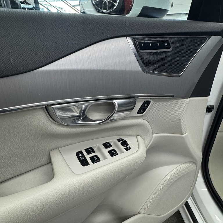 2022 Volvo XC90 Image 17