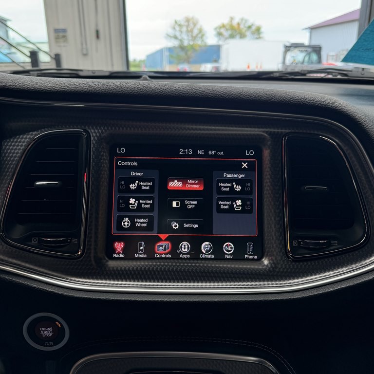 2016 Dodge Challenger Image 11