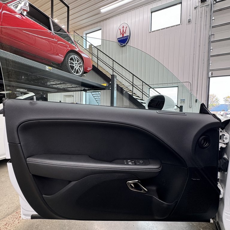 2016 Dodge Challenger Image 27