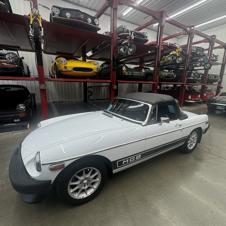 1974 MG MGB Image 2