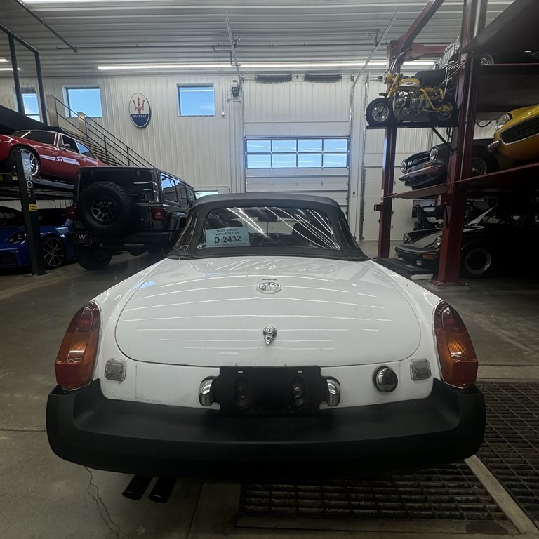 1974 MG MGB Image 4