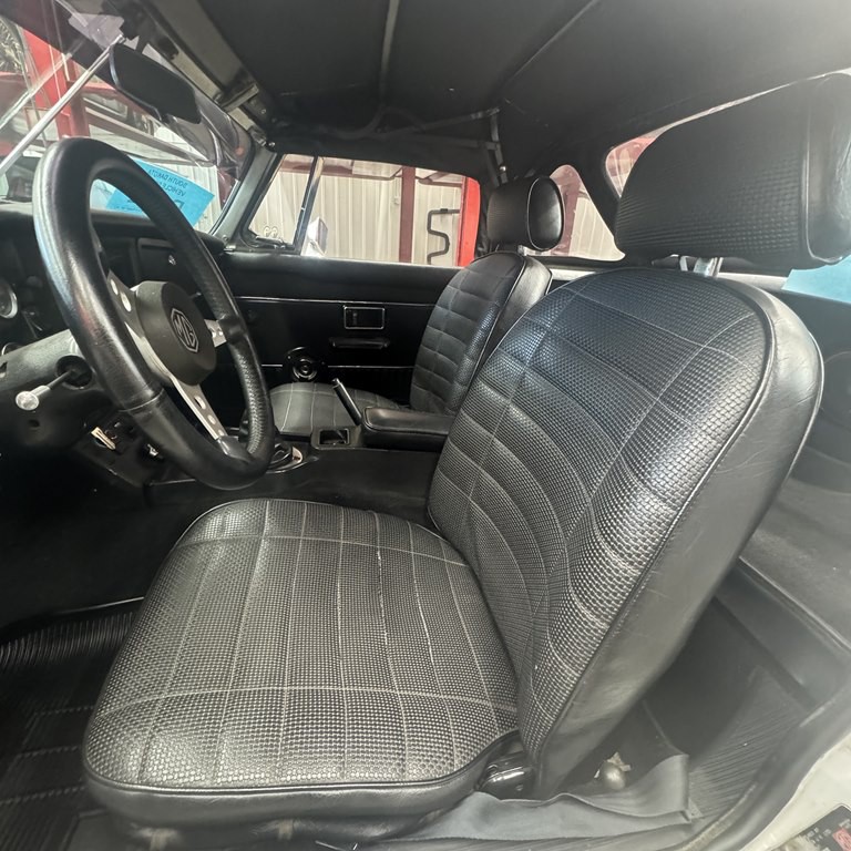 1974 MG MGB Image 5