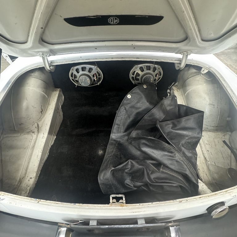 1974 MG MGB Image 15