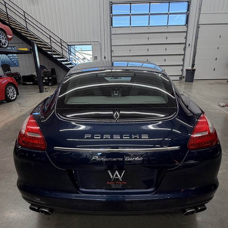 2011 Porsche Panamera Image 4