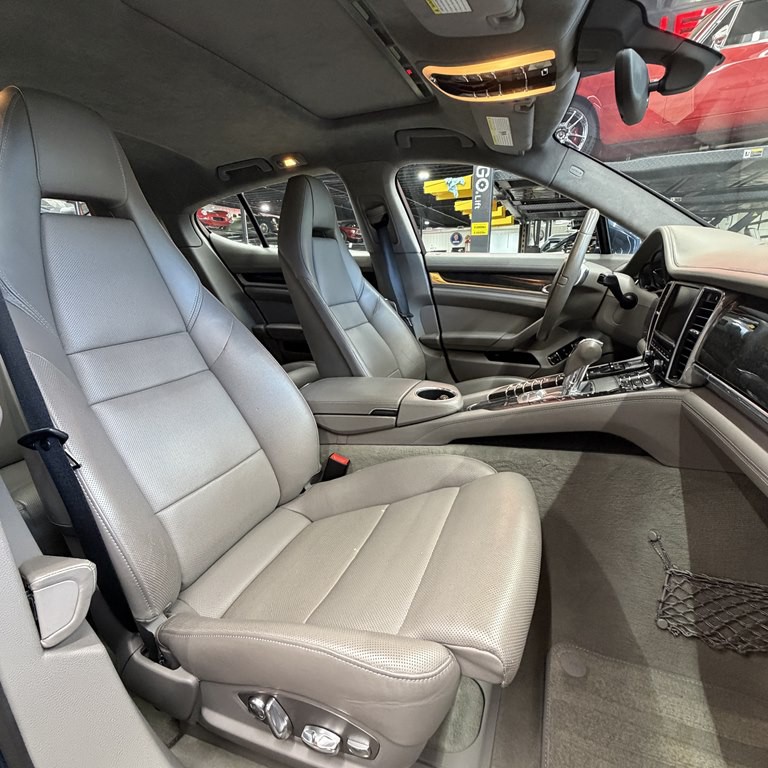 2011 Porsche Panamera Image 6