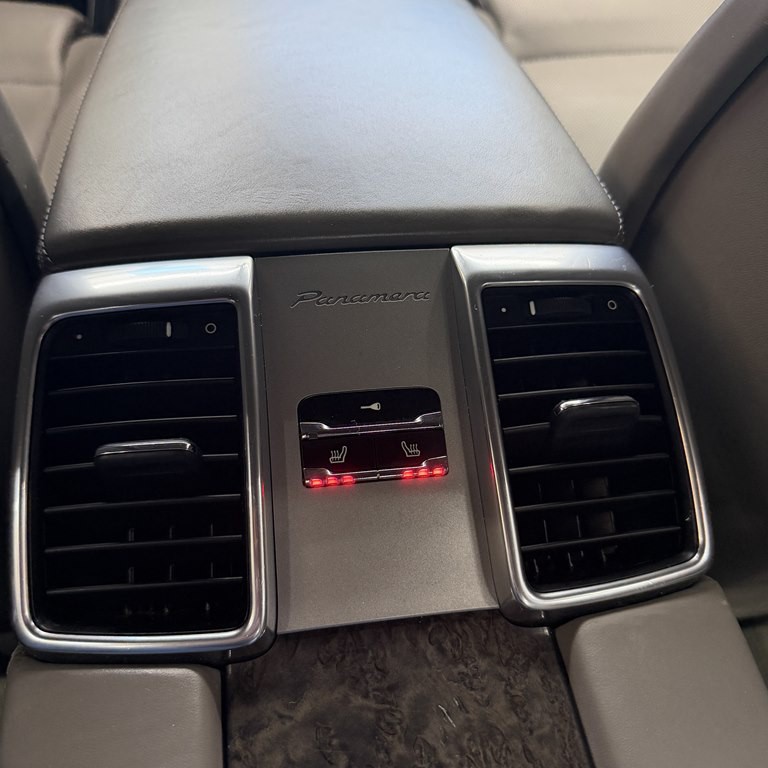 2011 Porsche Panamera Image 17