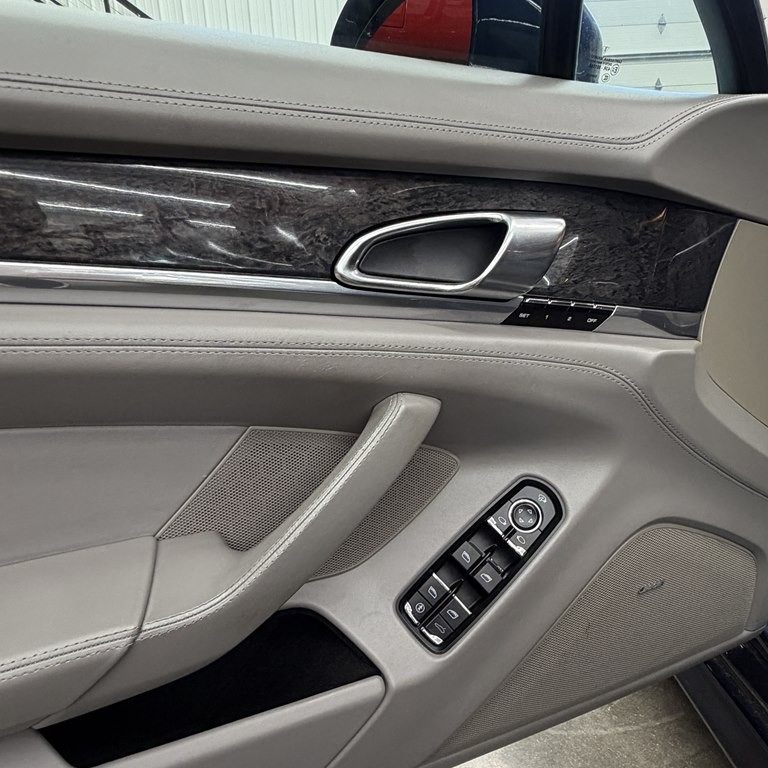 2011 Porsche Panamera Image 18