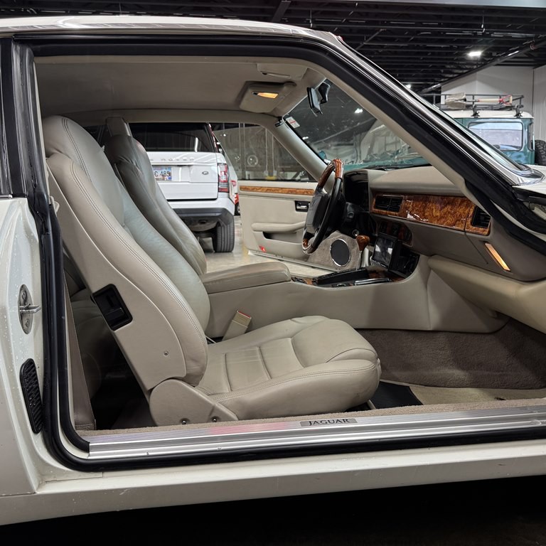 1995 Jaguar XJ Image 6