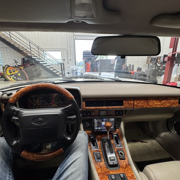 1995 Jaguar XJ Image 10