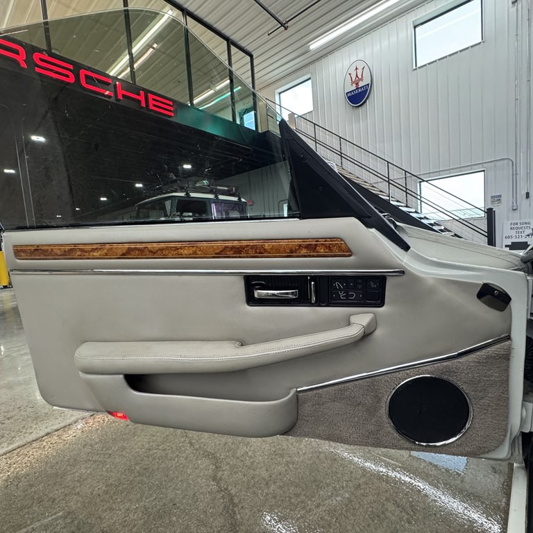 1995 Jaguar XJ Image 11