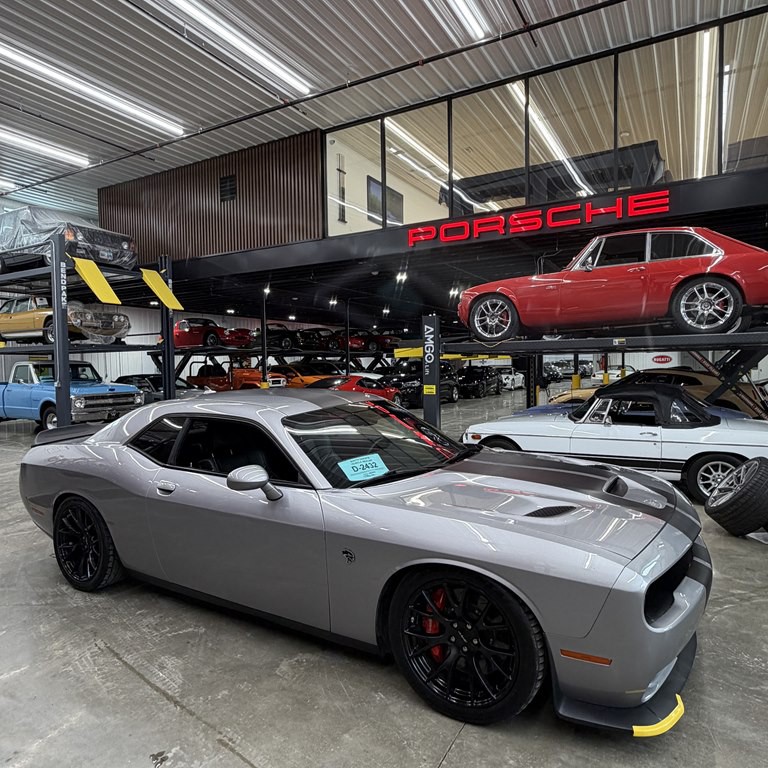 2016 Dodge Challenger Image 1