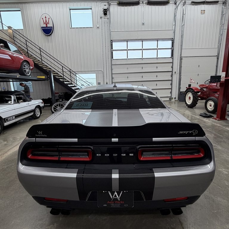 2016 Dodge Challenger Image 4