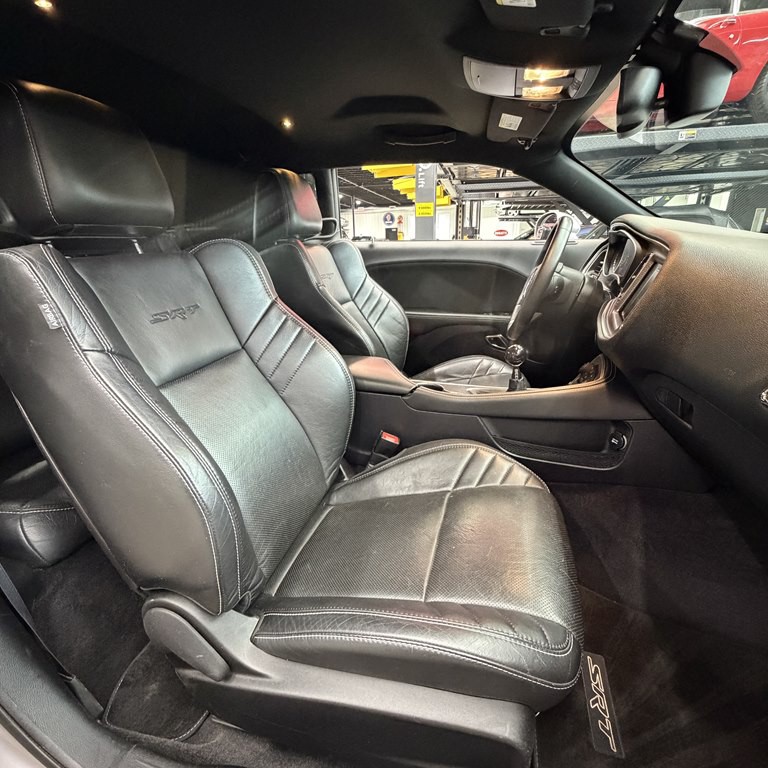 2016 Dodge Challenger Image 6
