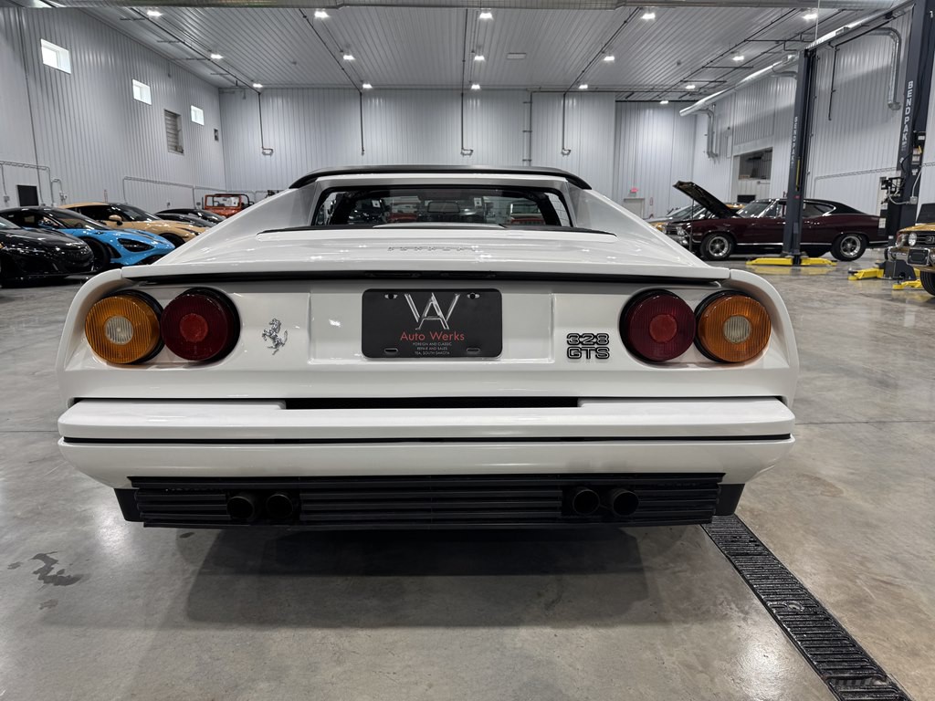 1986 Ferrari 328 Image 4